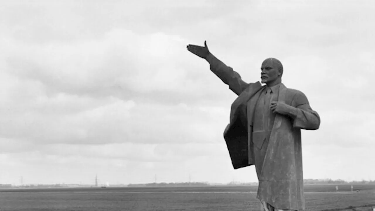 Metershoog beeld van Lenin in Oost-Groningen: hoe kwam het daar terecht?