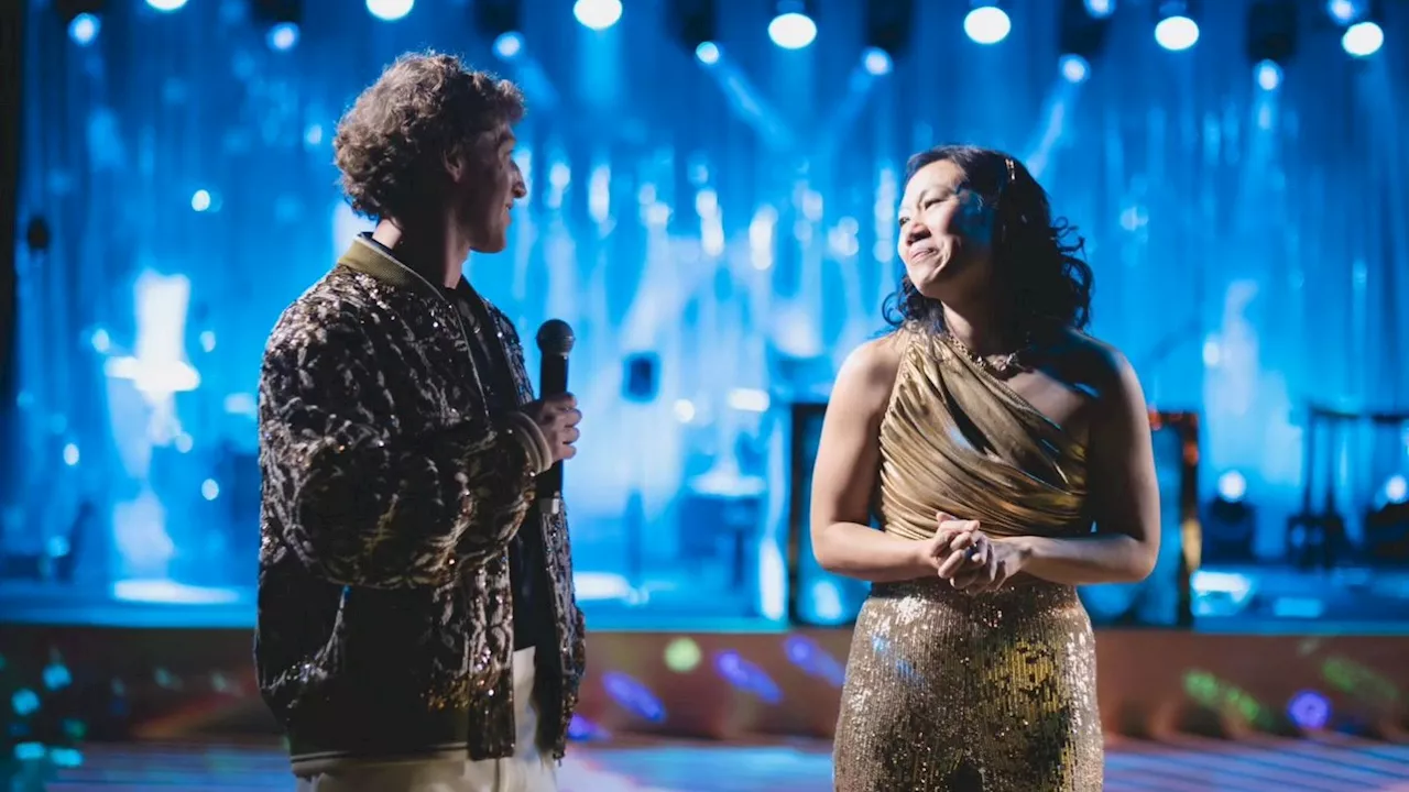 Mark Zuckerberg feiert Priscillas Geburtstag im Disco-Look