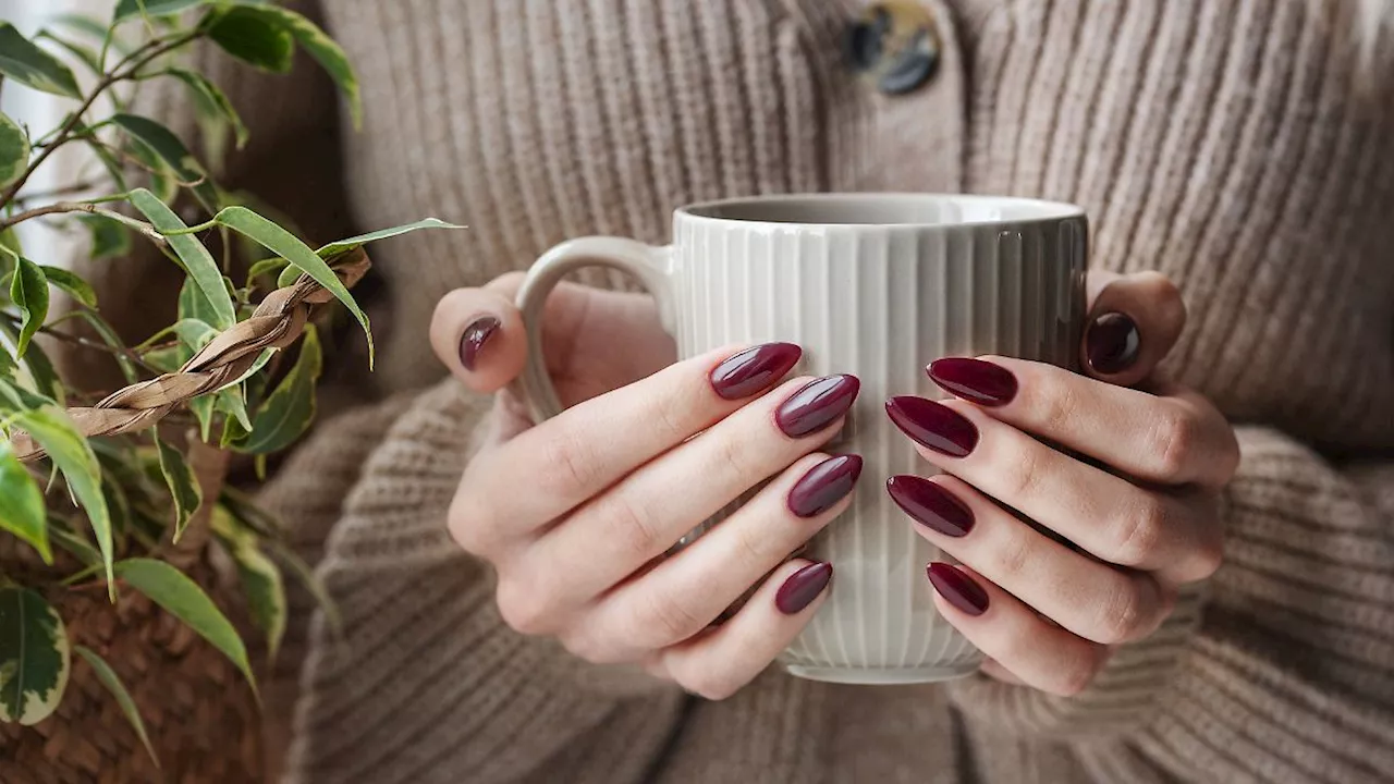 Herbst-Nägel 2024: Auf diese Farben und Nageldesigns stehen wir jetzt