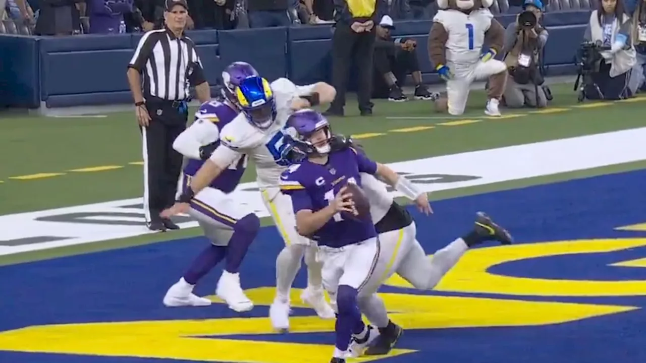 Refs missed a blatant facemask against Sam Darnold to end Rams-Vikings