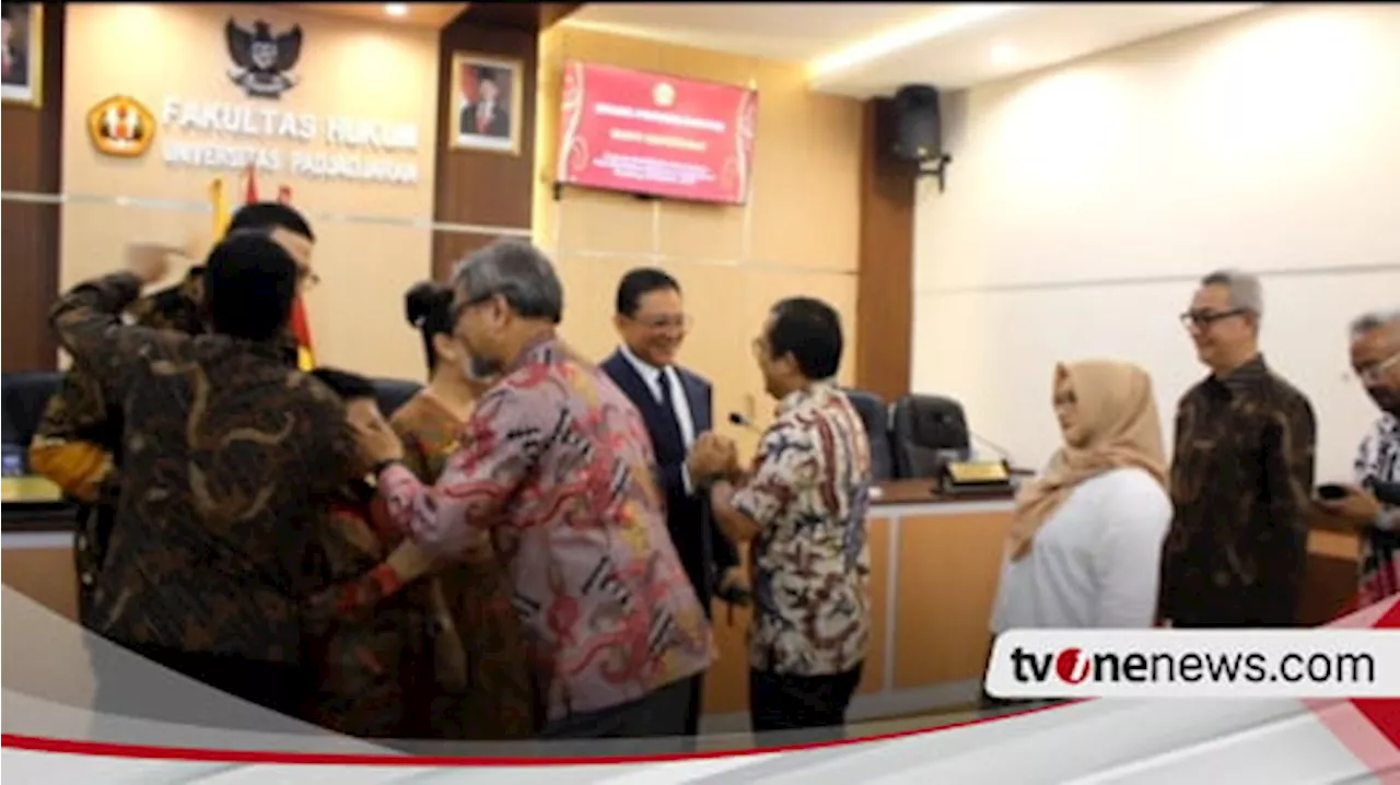 Disertasi Penanggulan Penyebaran Radikalisme Melalui Media Sosial Dalam Hukum Indonesia Hantar Komjen Pol Wahyu Hadiningrat Raih Gelar Doktor