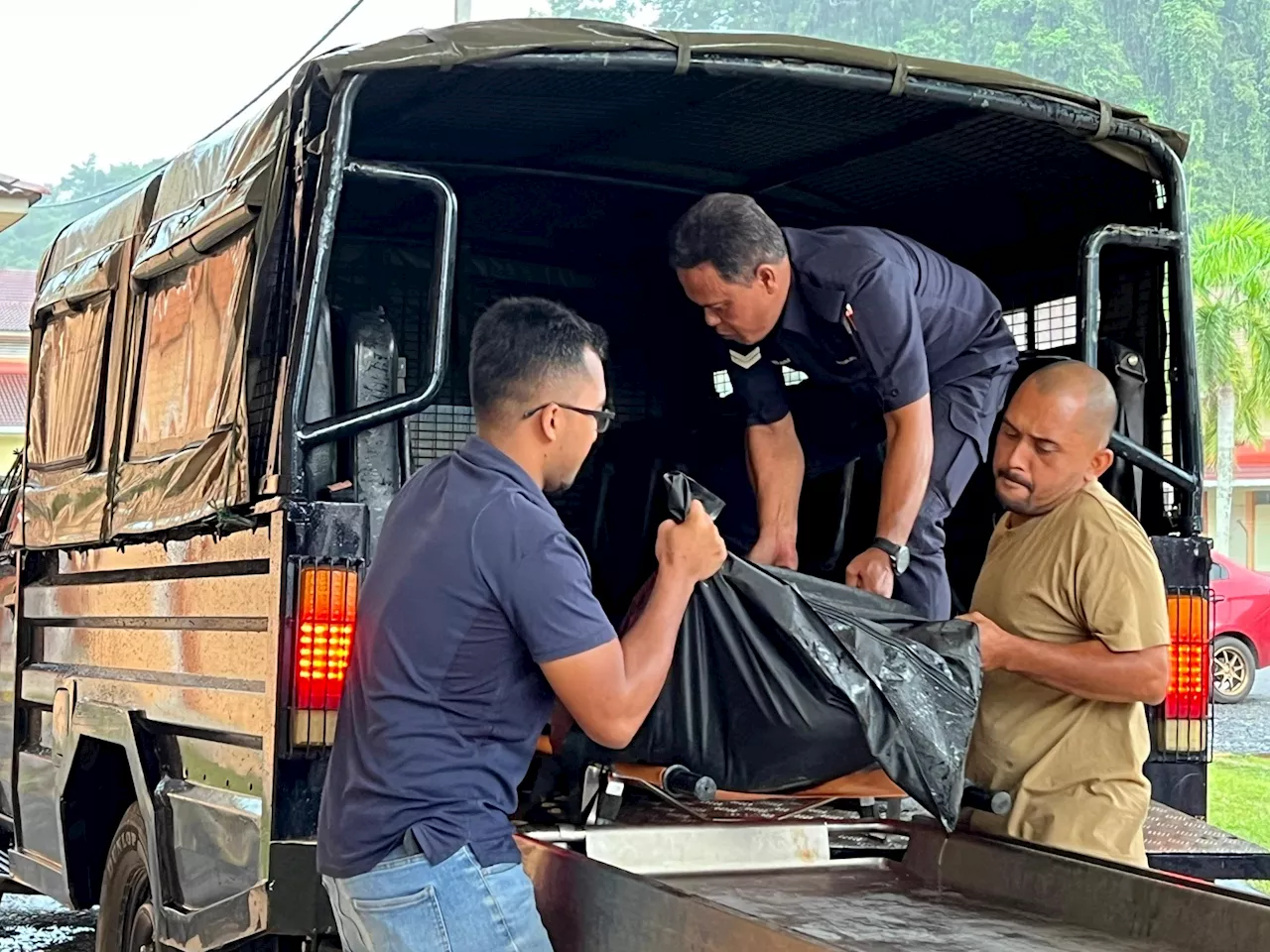 Lima maut kemalangan kereta-lori di Gua Musang