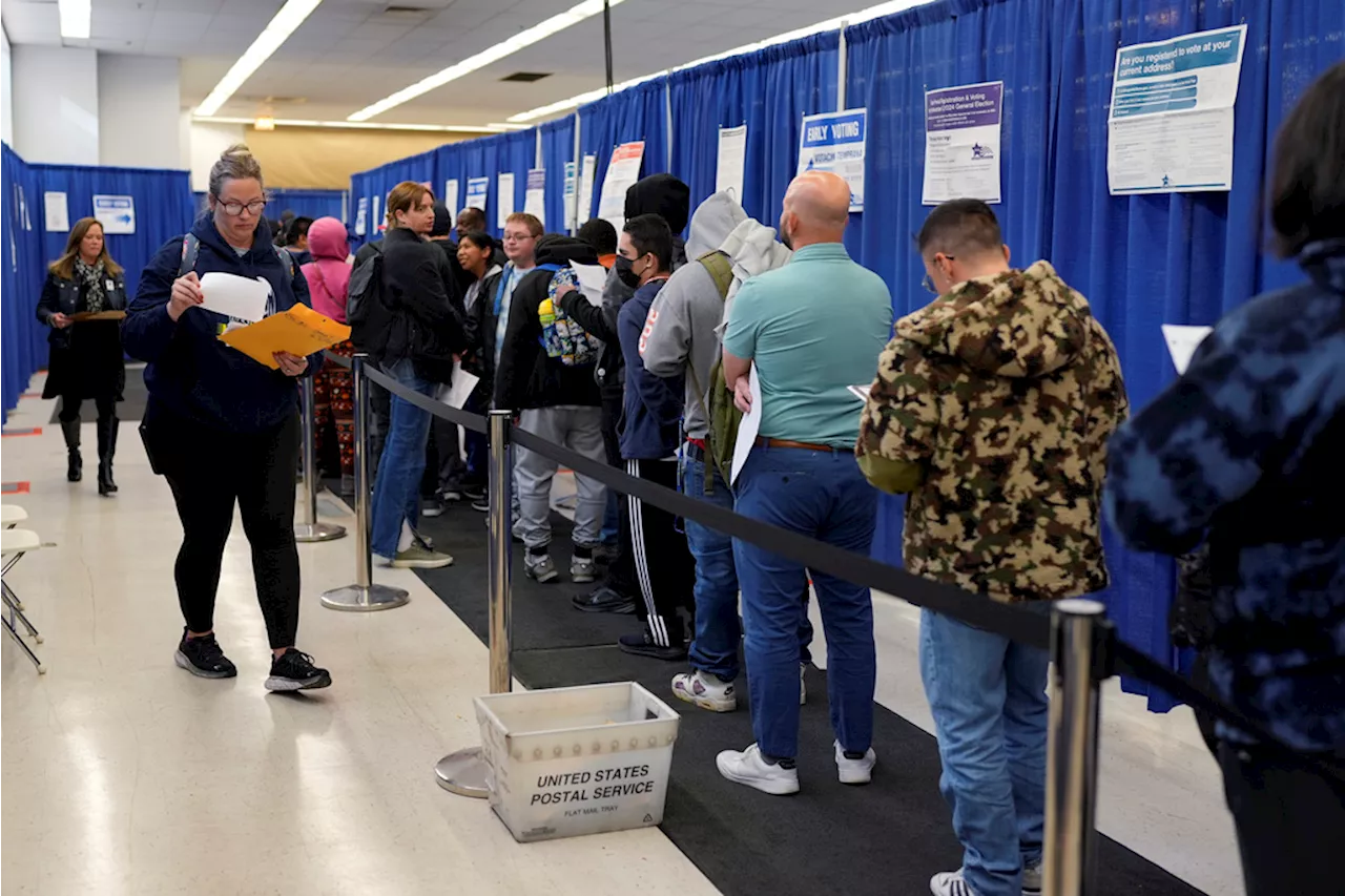 Votantes republicanos acuden a las urnas por anticipado más que nunca: qué significa eso