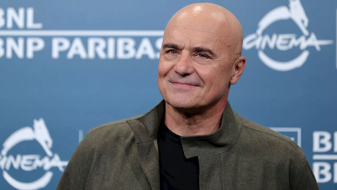 Luca Zingaretti: «Non è più tempo di essere padri autoritari. Ai figli bisogna dare l'esempio, conta essere presenti»