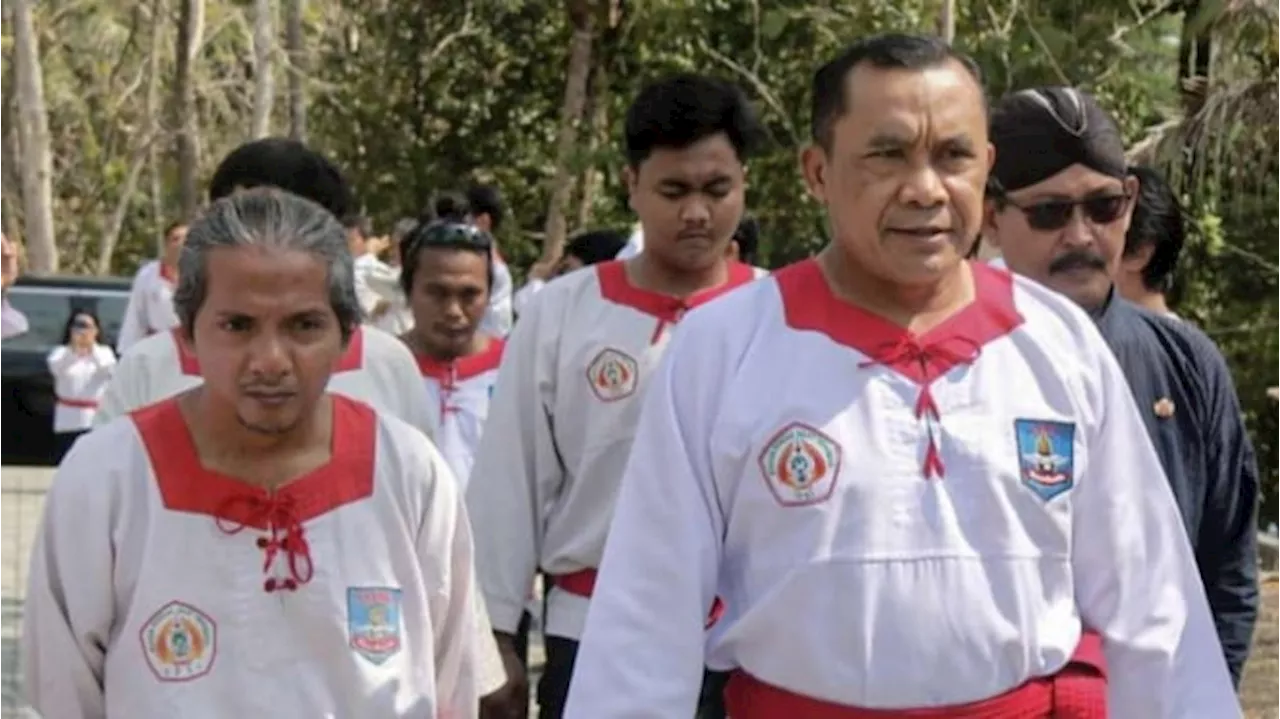 Ziarah ke Makam Guru Besar di Kulonprogo, Pangkostrad Dapat Strip Khusus Tiga Merpati Putih