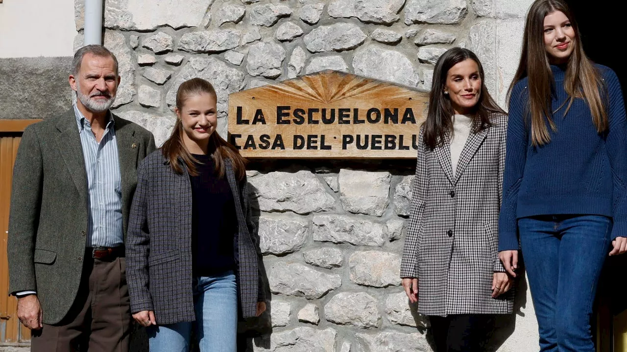 La visita de los reyes, Leonor y Sofía al Pueblo Ejemplar de Sotres, en el corazón de los Picos de Europa