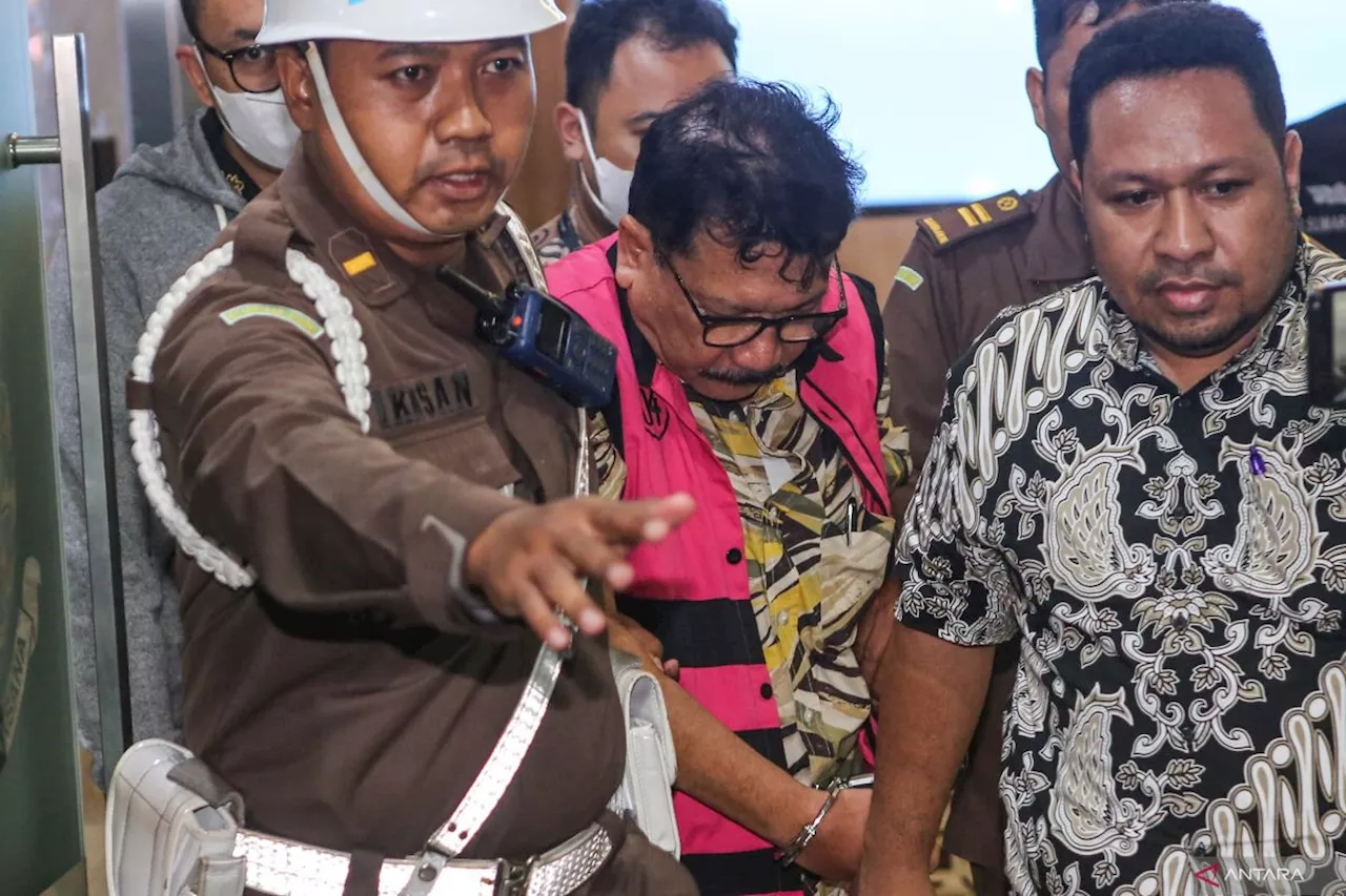 Hukum kemarin, ZR makelar kasus di MA hingga aliran dana AGK