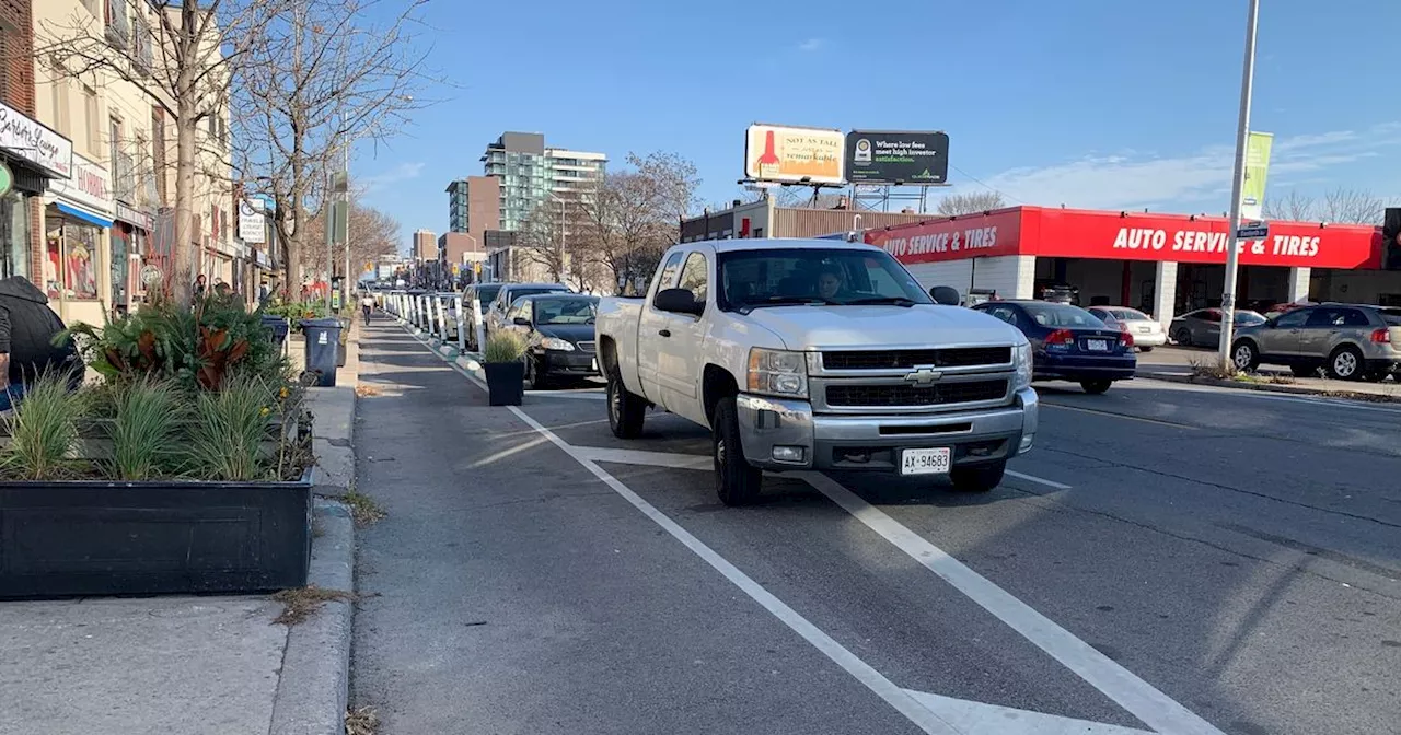 Taxi executive claims Ontario drivers are a much bigger problem than bike lanes