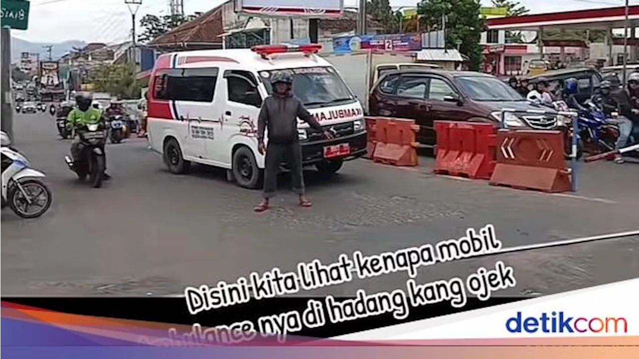 Ambulans Mau Terobos Palang Lintas KA di Sukabumi, Kang Ojek Bertindak