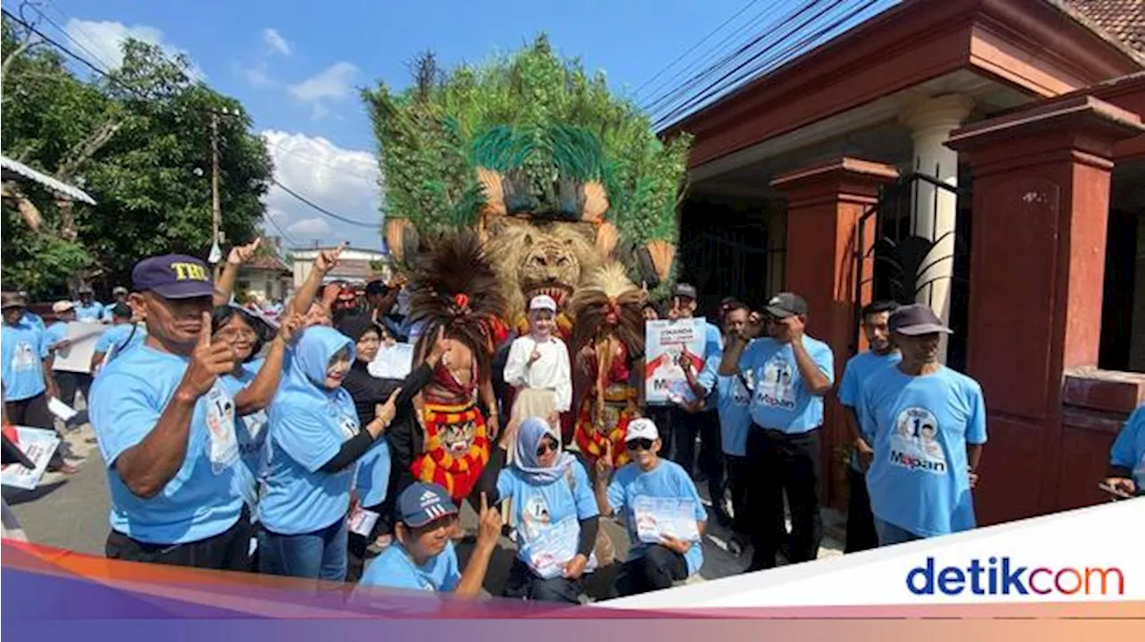 Vinanda Door to Door Sapa Warga Ketami Diiringi Reog dan Jathilan