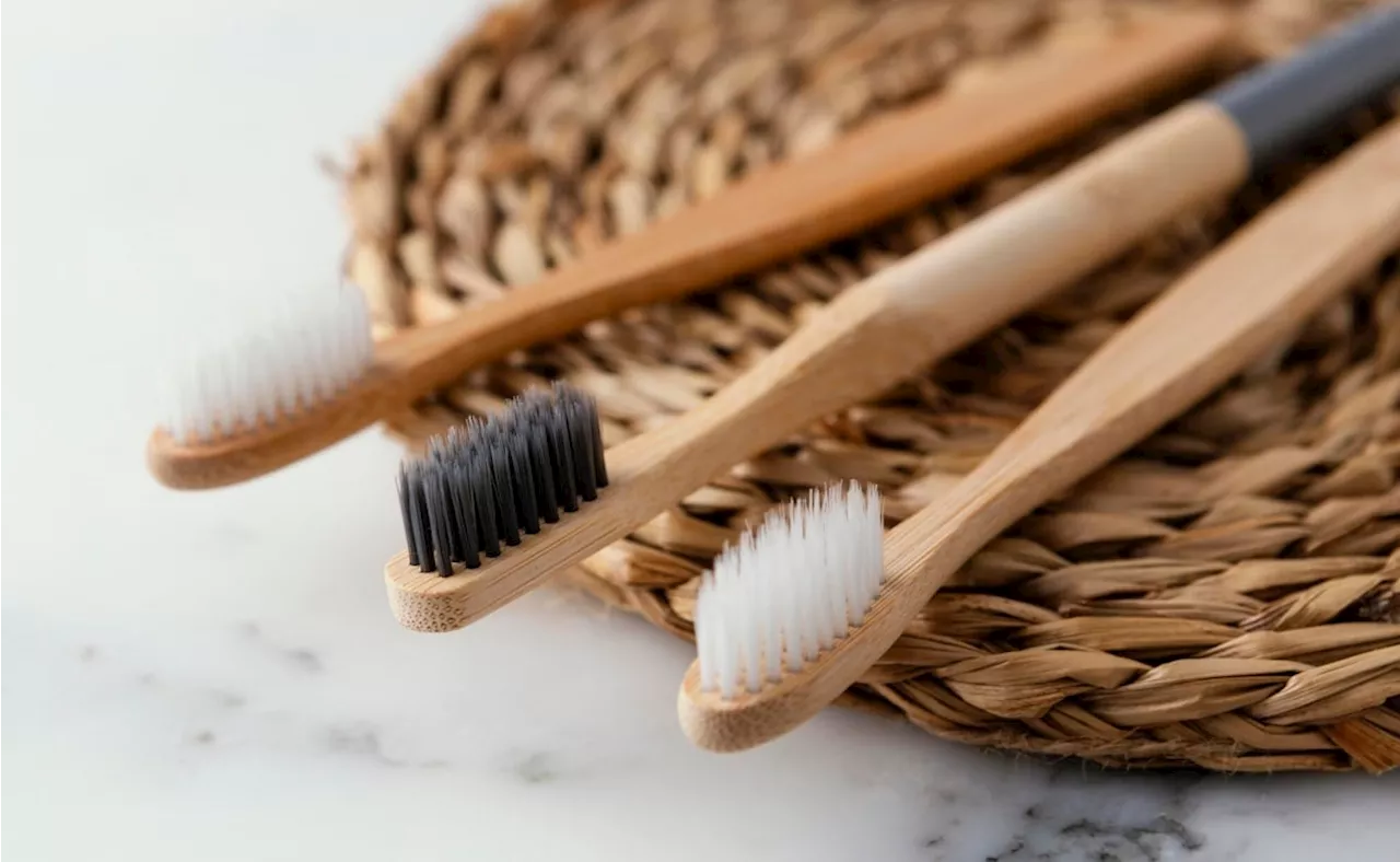 Para qué sirve lavar tu cabello con un cepillo de dientes