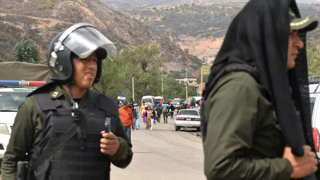 Gobierno de Bolivia registra 14 policías heridos y 44 detenidos tras enfrentamiento