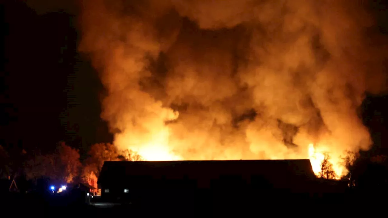 Storbrand på säteri söder om Stockholm