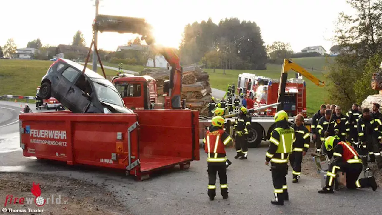 Oö: Einsatzübung Pkw-Unfall mit E-Fahrzeug-Brand bei St. Veit im Mühlkreis