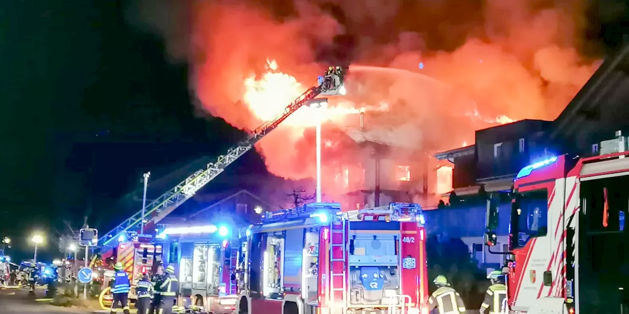 Großbrand in Hotel in Bayern - Menschen springen aus dem Fenster, fünf Verletzte