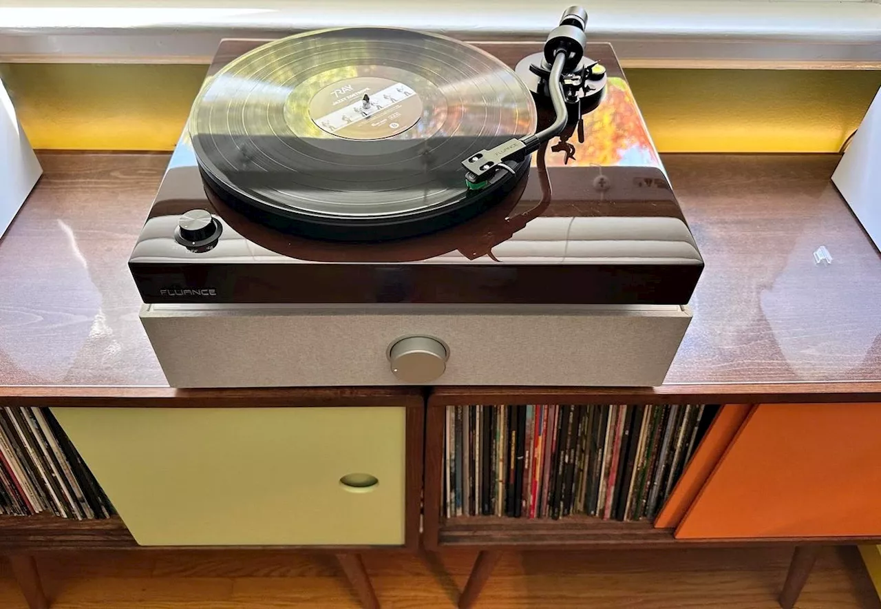 Record Roundup 27: Record Sales Up Not Down, Vybe, U-Turn And More