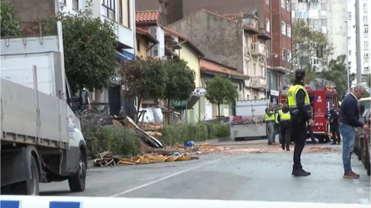 Los vecinos del bloque derrumbado en Santander se enfrentan a la Policía