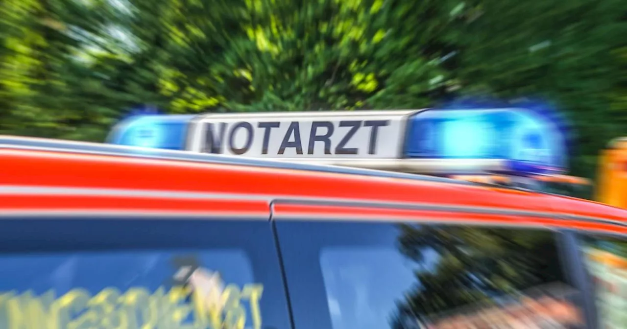 Schwerer Unfall: 57-Jährige stürzte mit Auto 70 Meter in Wald ab