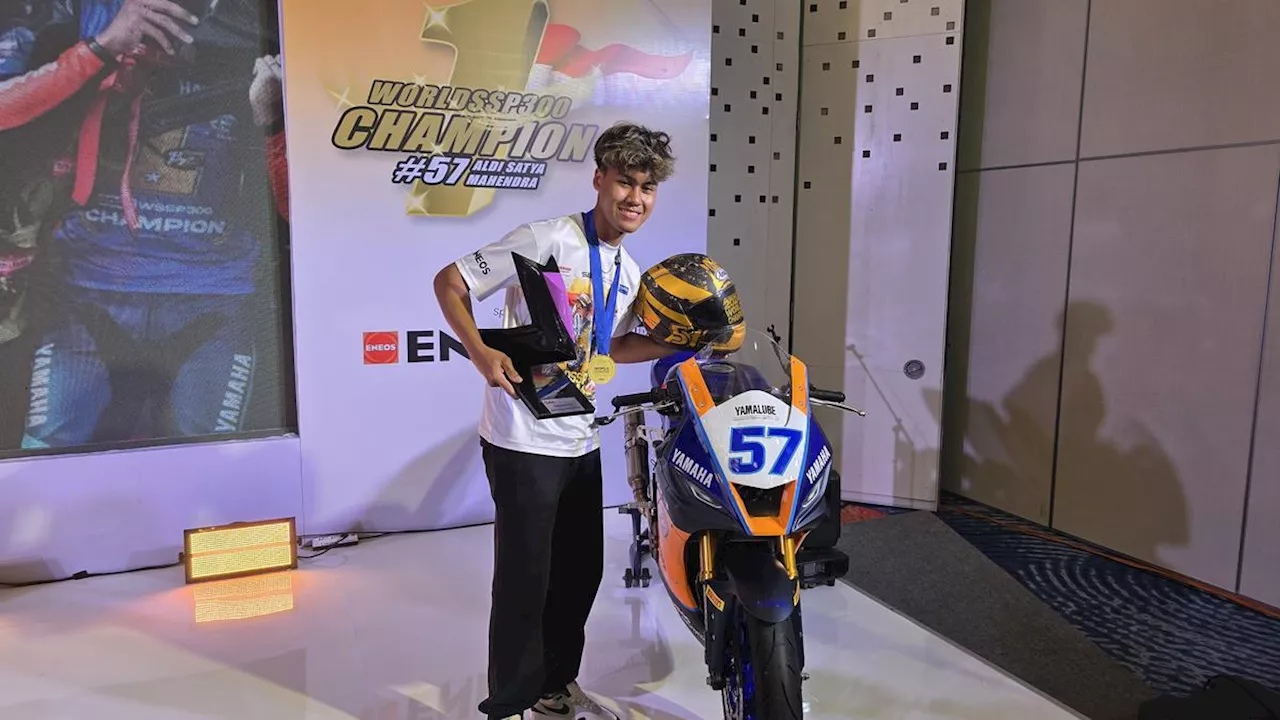 Juara Dunia Aldi Satya Mahendra Ramaikan Penentuan Juara Umum bLU cRU Yamaha Sunday Race 2024 Mandalika