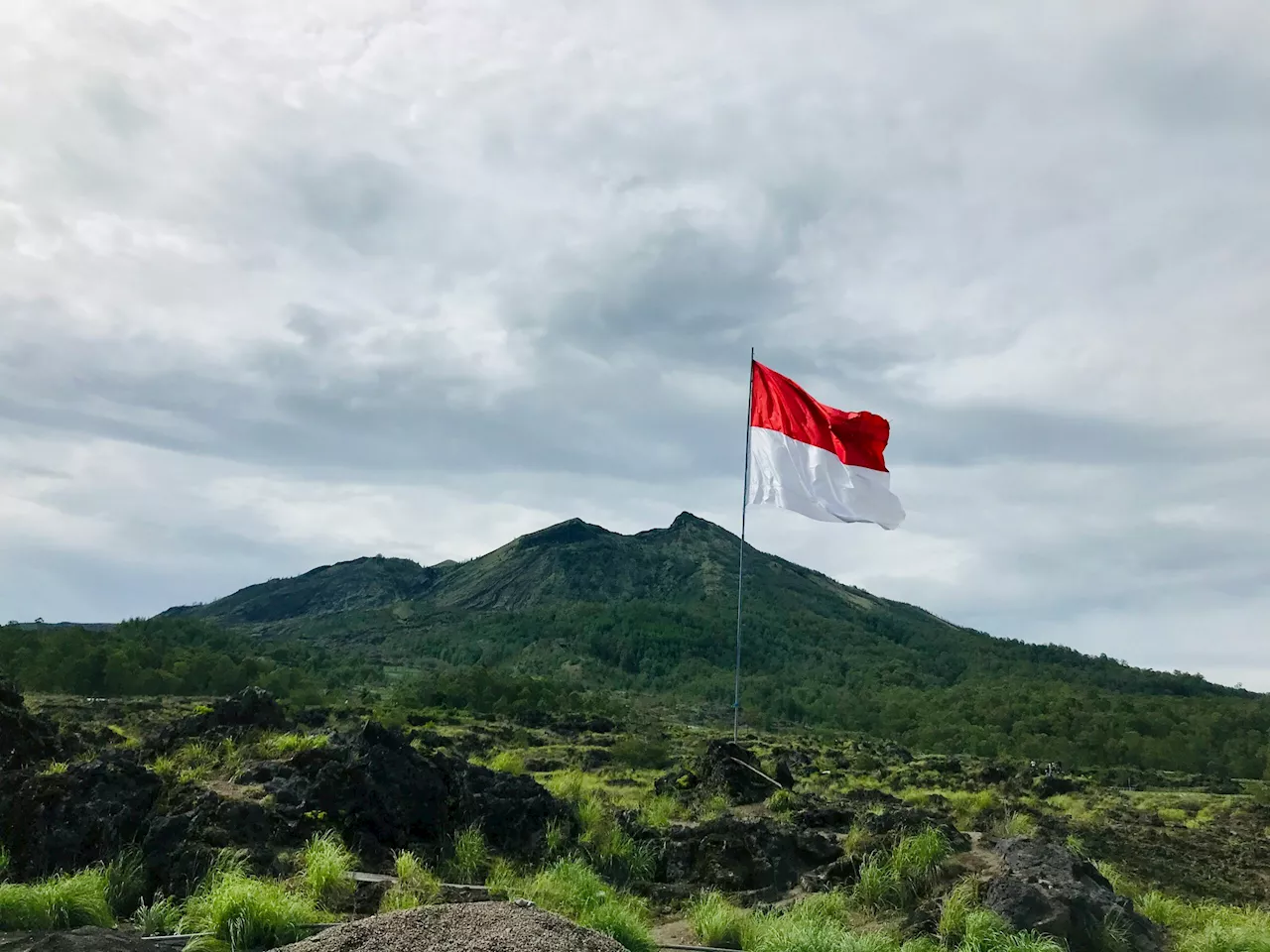 Indonesia drives Chinese ship from disputed waters again