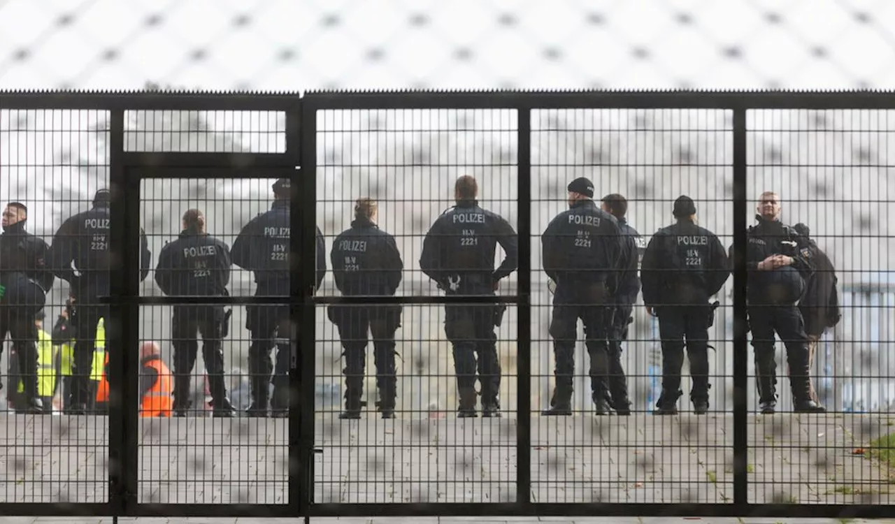 Rostock-Fans bringen Zug zum Stoppen und greifen Fans an