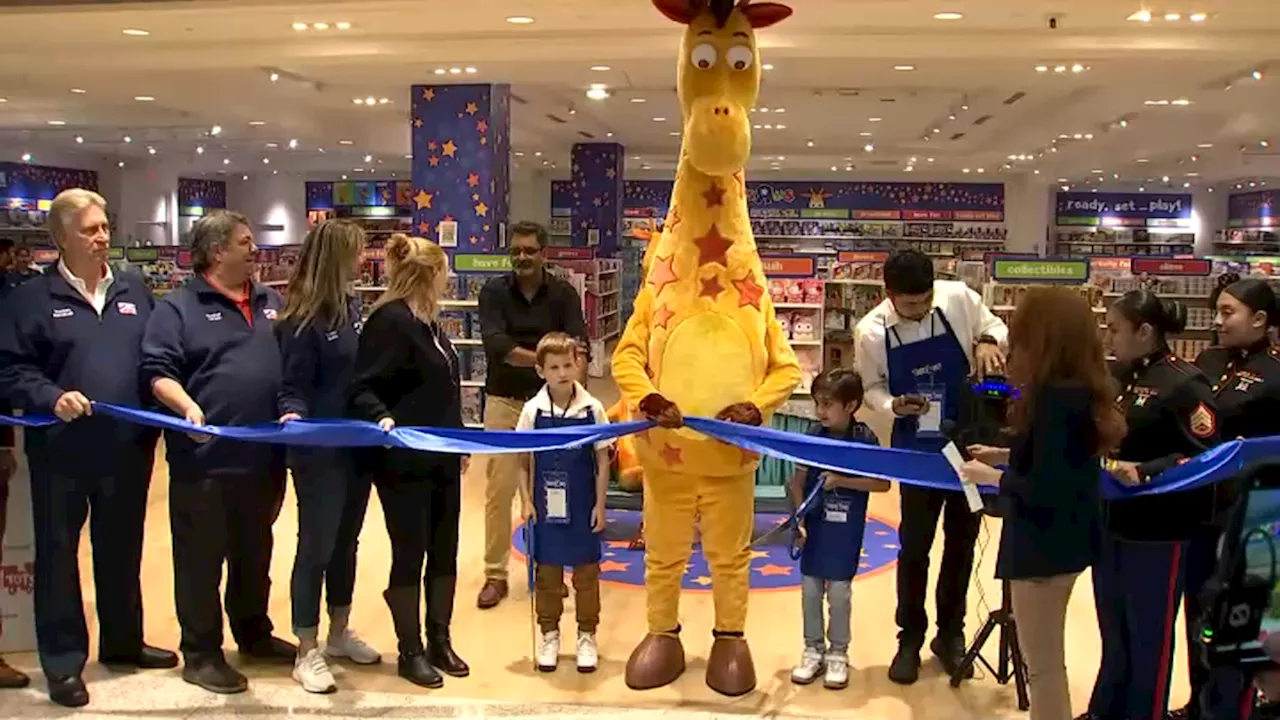 Toys ‘R' Us opens standalone store at suburban Chicago shopping mall