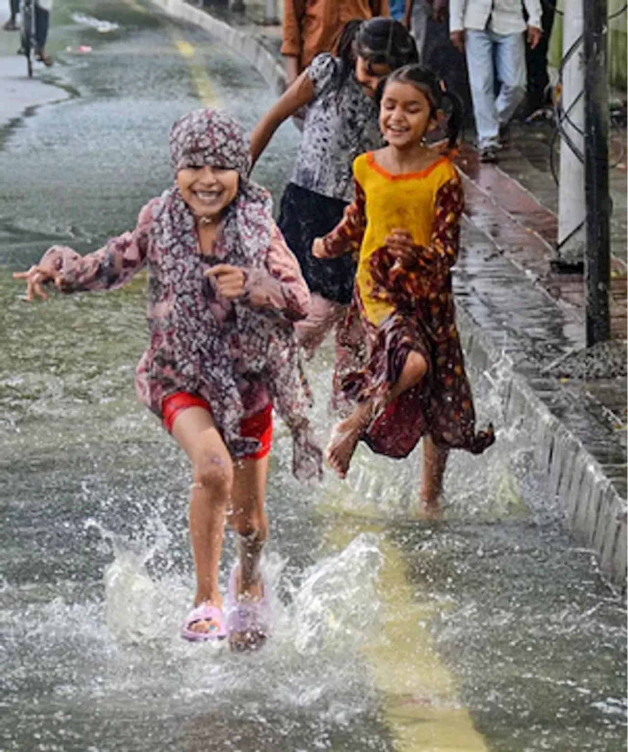 तमिलनाडु के चार जिलों में भारी बारिश का अलर्ट, स्कूल रहेंगे बंद