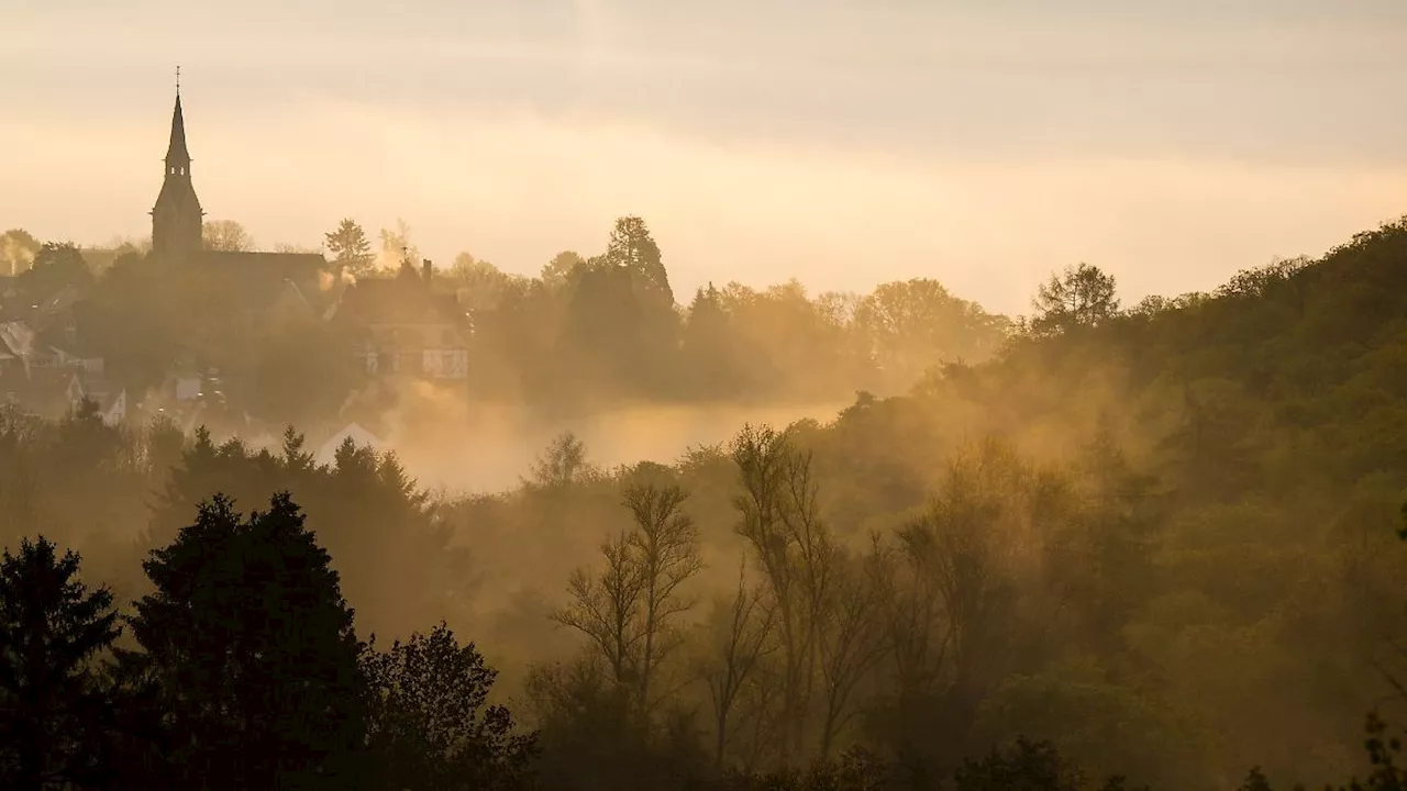 Hessen: Mildes Herbstwetter: viel Nebel, aber oft auch blauer Himmel