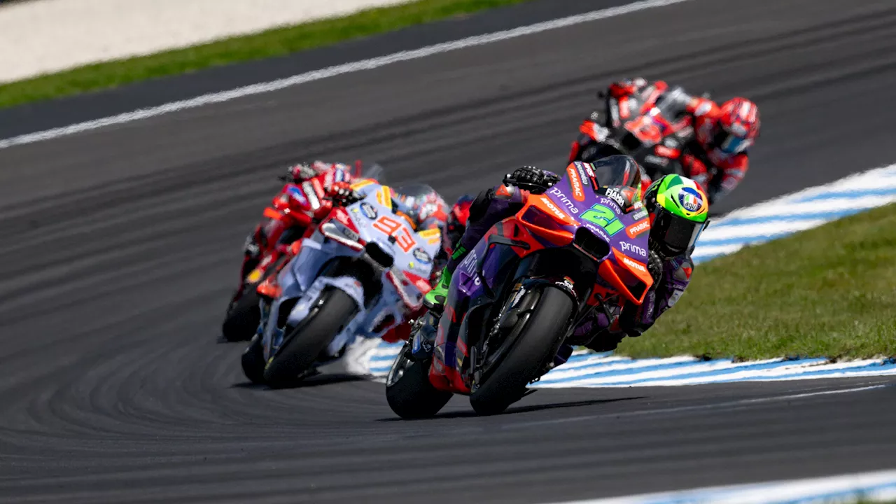 Jorge Martín y Pecco Bagnaia, pelea en la sprint del GP de Tailandia a la altura del título mundial