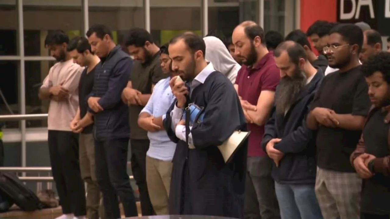 'You cannot prevent us': Muslim students and a Melbourne university in prayer room row