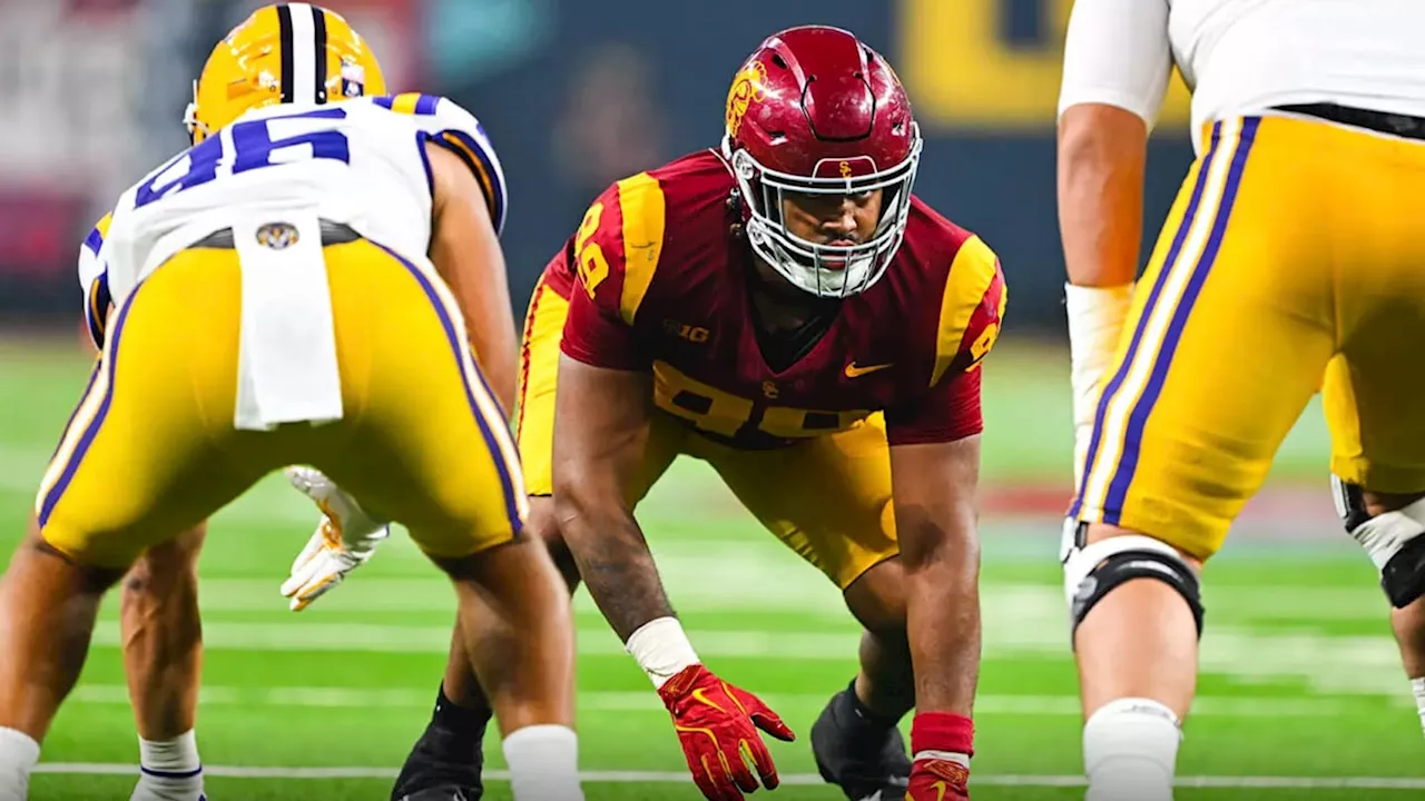 USC Trojans vs. Rutgers Injury Update: USC's Nate Clifton Carted to Locker Room