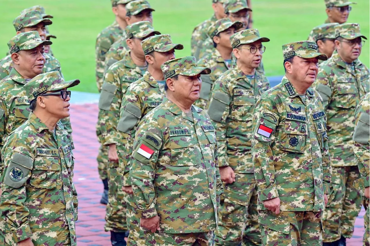 Indonesia’s new President and ministers begin a military-style retreat which includes morning drills