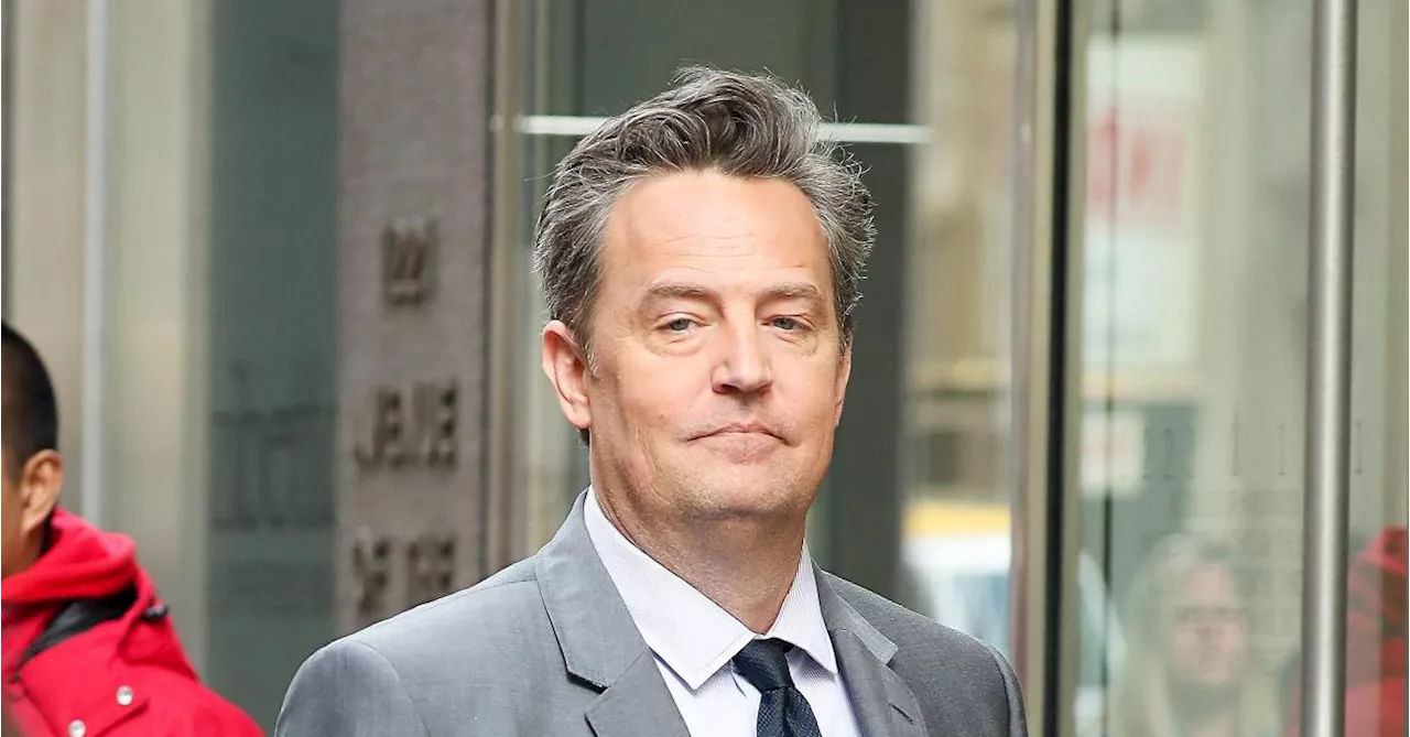 « J’ai l’impression d’être juste à côté de lui » : la sœur et le beau-père de Matthew Perry s’expriment pour