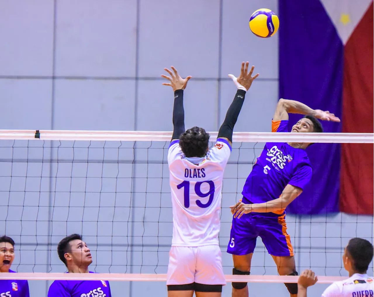 D'Navigators, Crunchers collide in Spikers' Turf