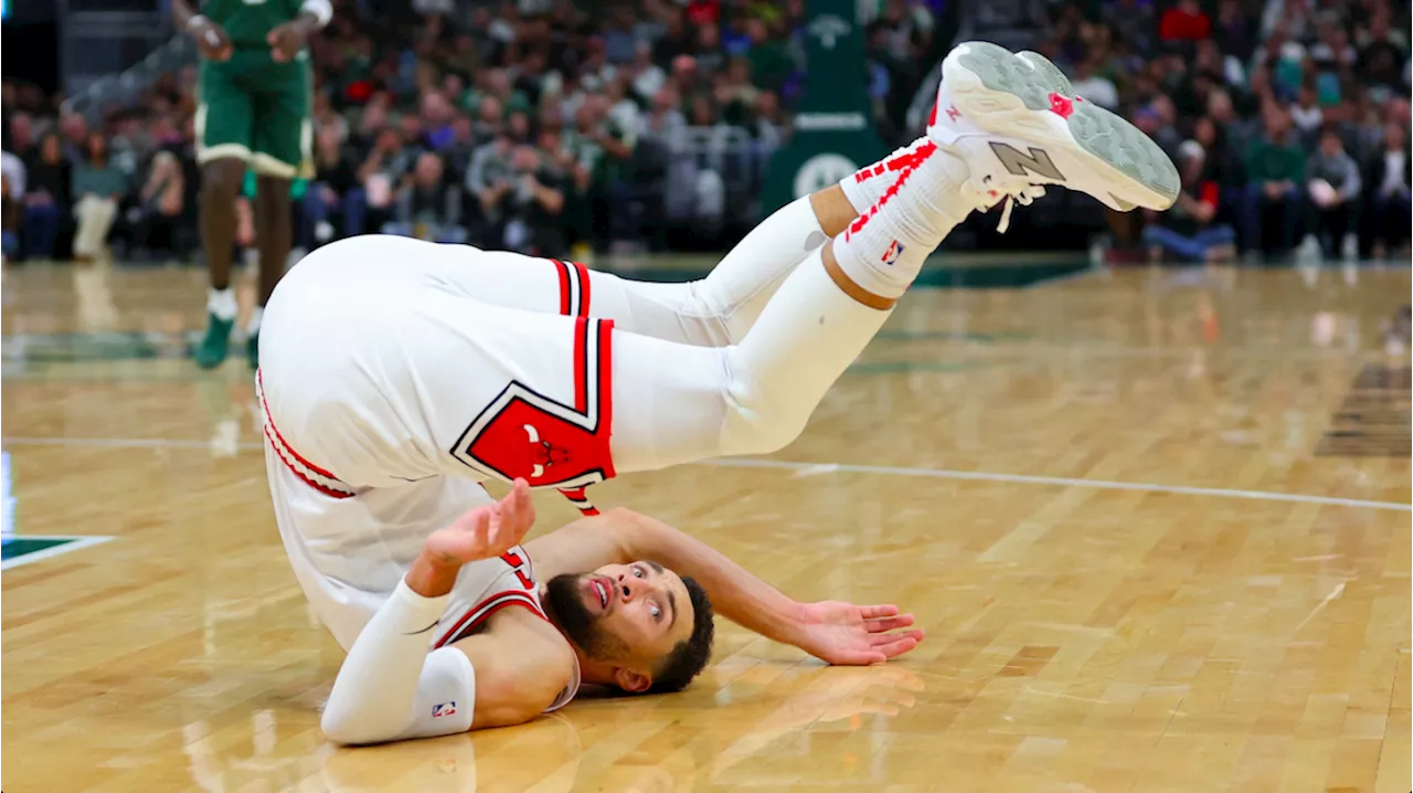 White powers Bulls to NBA win over Bucks