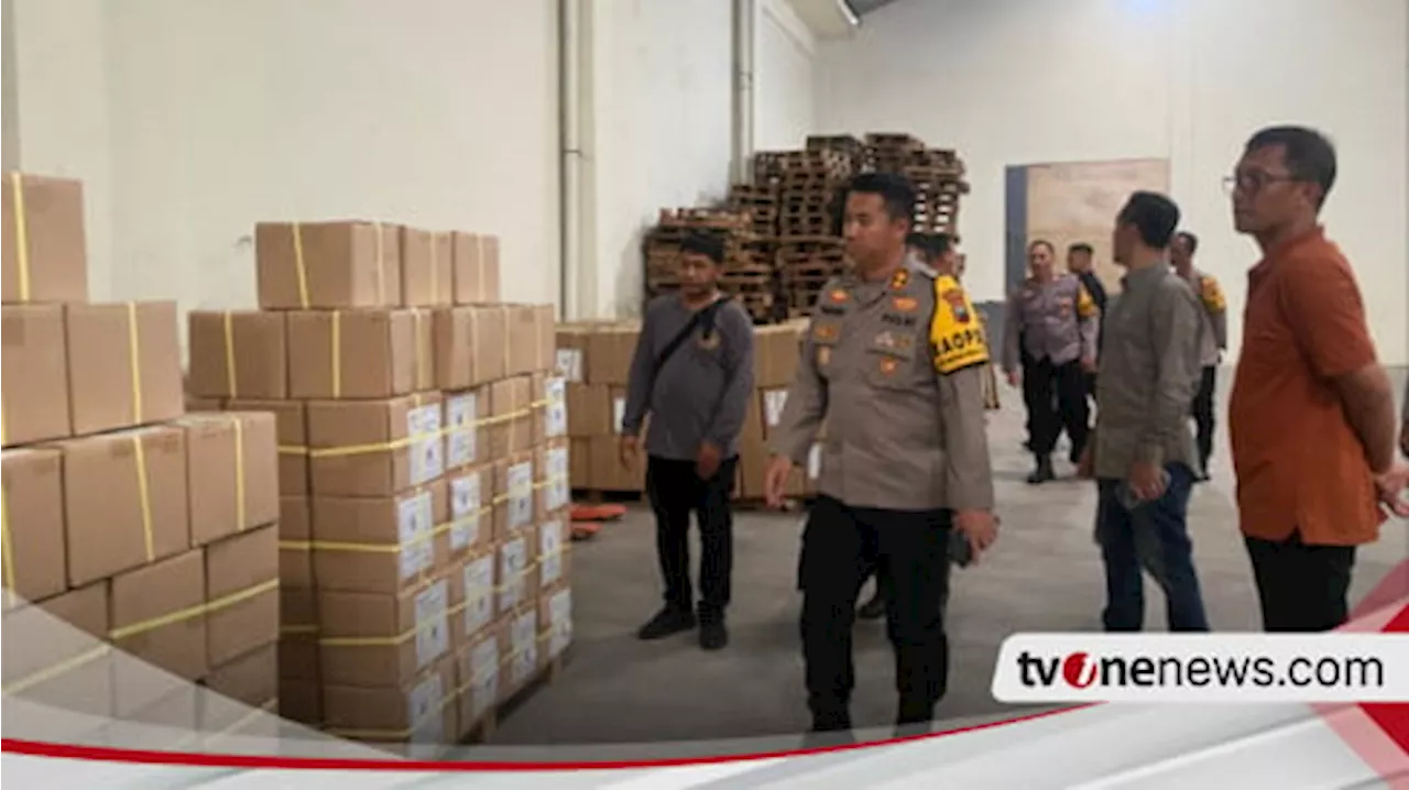 Cek Logistik Pilkada 2024 di Gudang KPU Klaten, Kapolres Bilang Gini