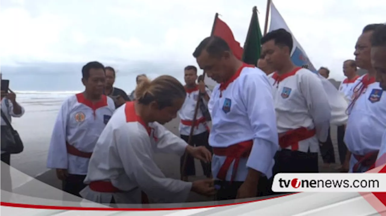 Perguruan Pencak Silat Betako Merpati Putih Sematkan Strip Kehusus kepada Pangkostrad Letjen TNI Mohammad Hasan