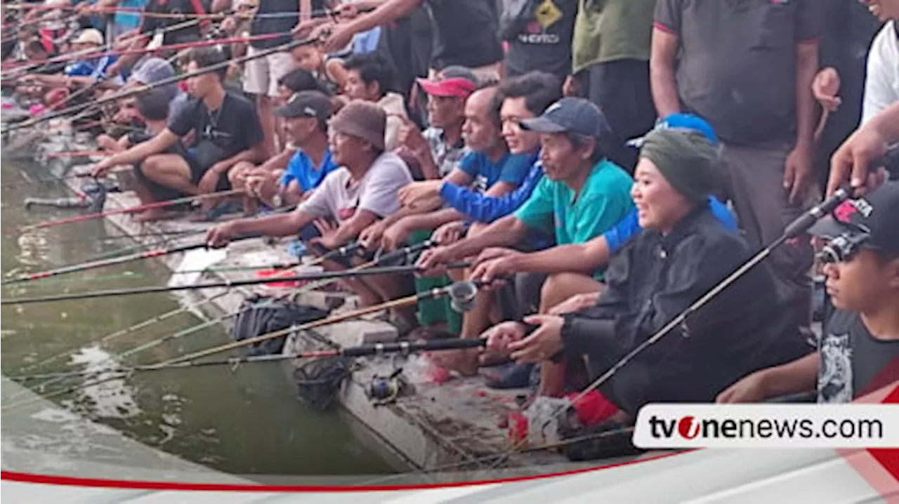 Seru, Calon Gubernur Jawa Timur Luluk Nur Mancing Bersama Masyarakat Kota Blitar