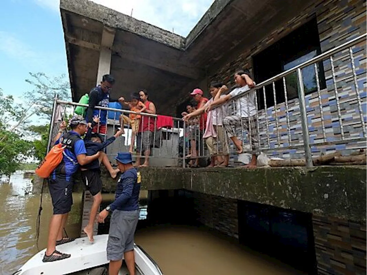 Tropensturm 'Trami' verwüstet die Philippinen