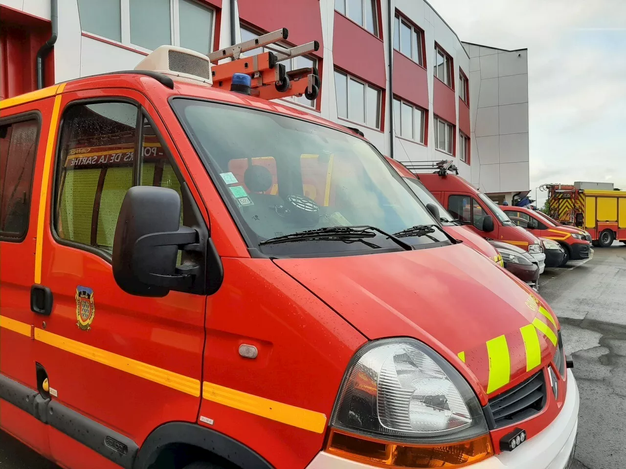 Accident : deux voitures se percutent sur cette route fréquentée de Sarthe, 25 pompiers mobilisés