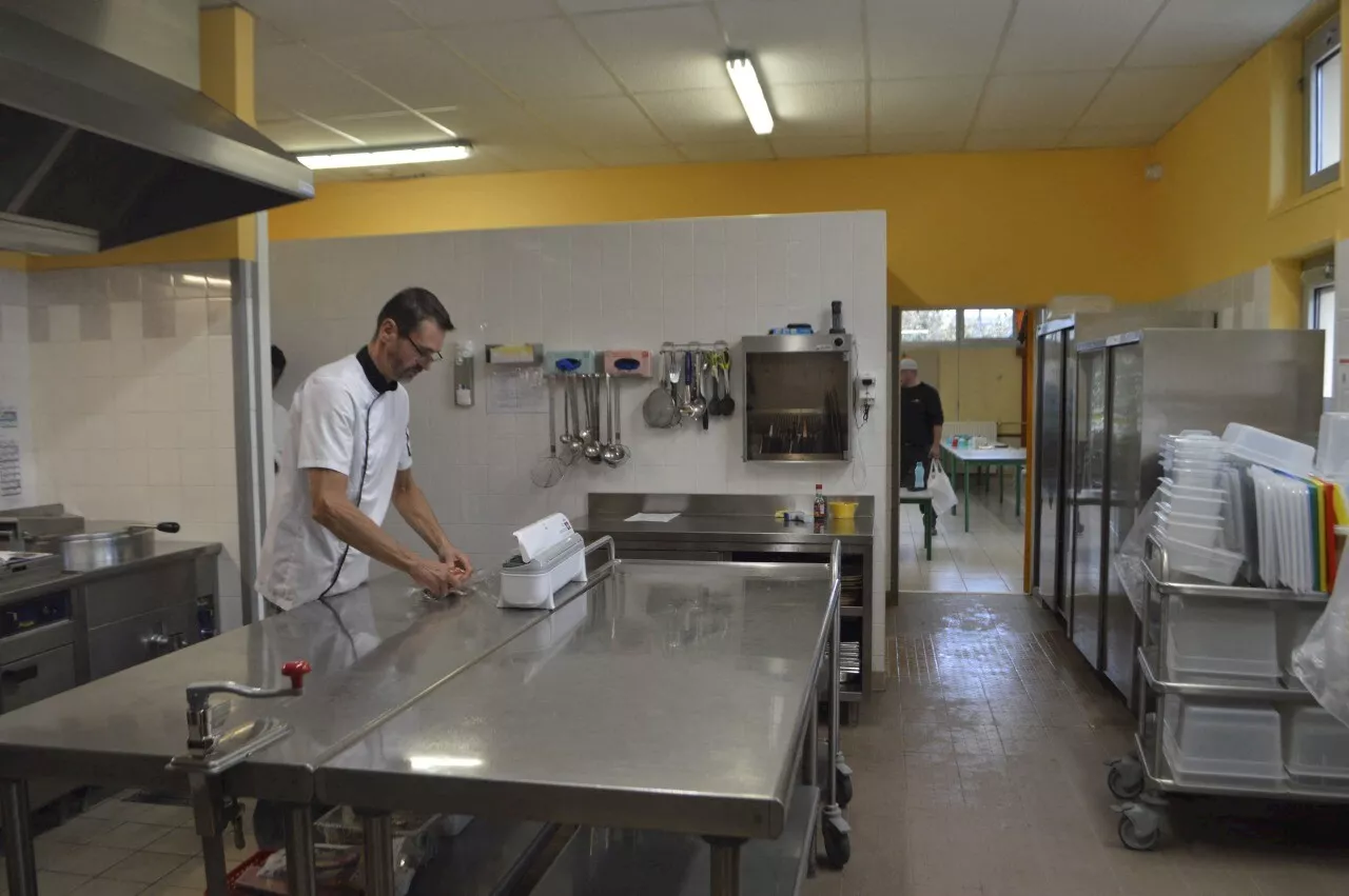 Ce restaurant scolaire du sud de la Sarthe nourrit 250 enfants par jour