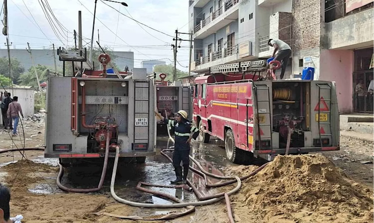 Gurugram : फायर स्टेशन से महज 500 मीटर की दूरी पर शॉर्ट सर्किट से लगी आग, परिवार के चार जिंदा जले