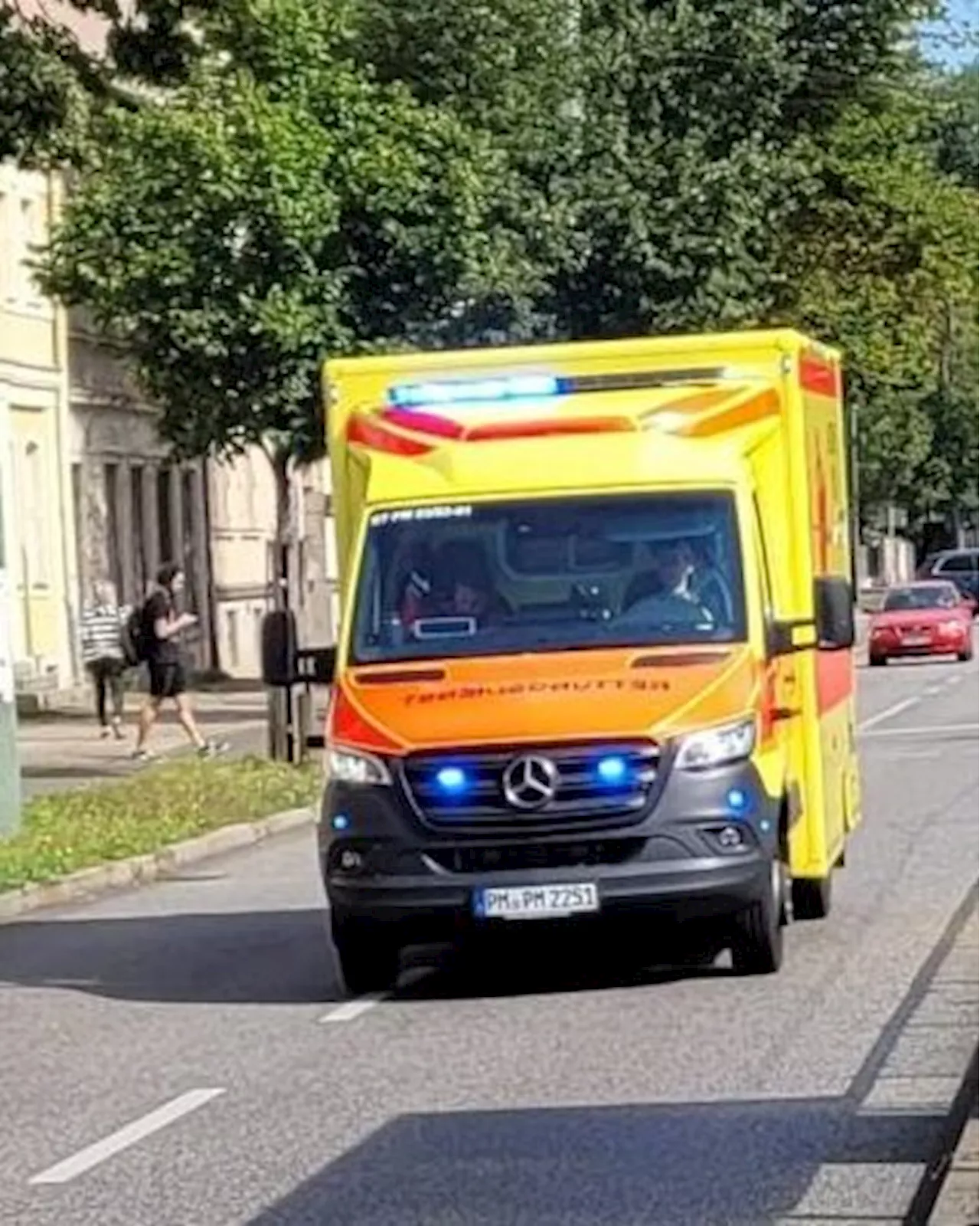 Verkehrsunfall infolge von Betäubungsmittel mit 4 leicht verletzten Personen