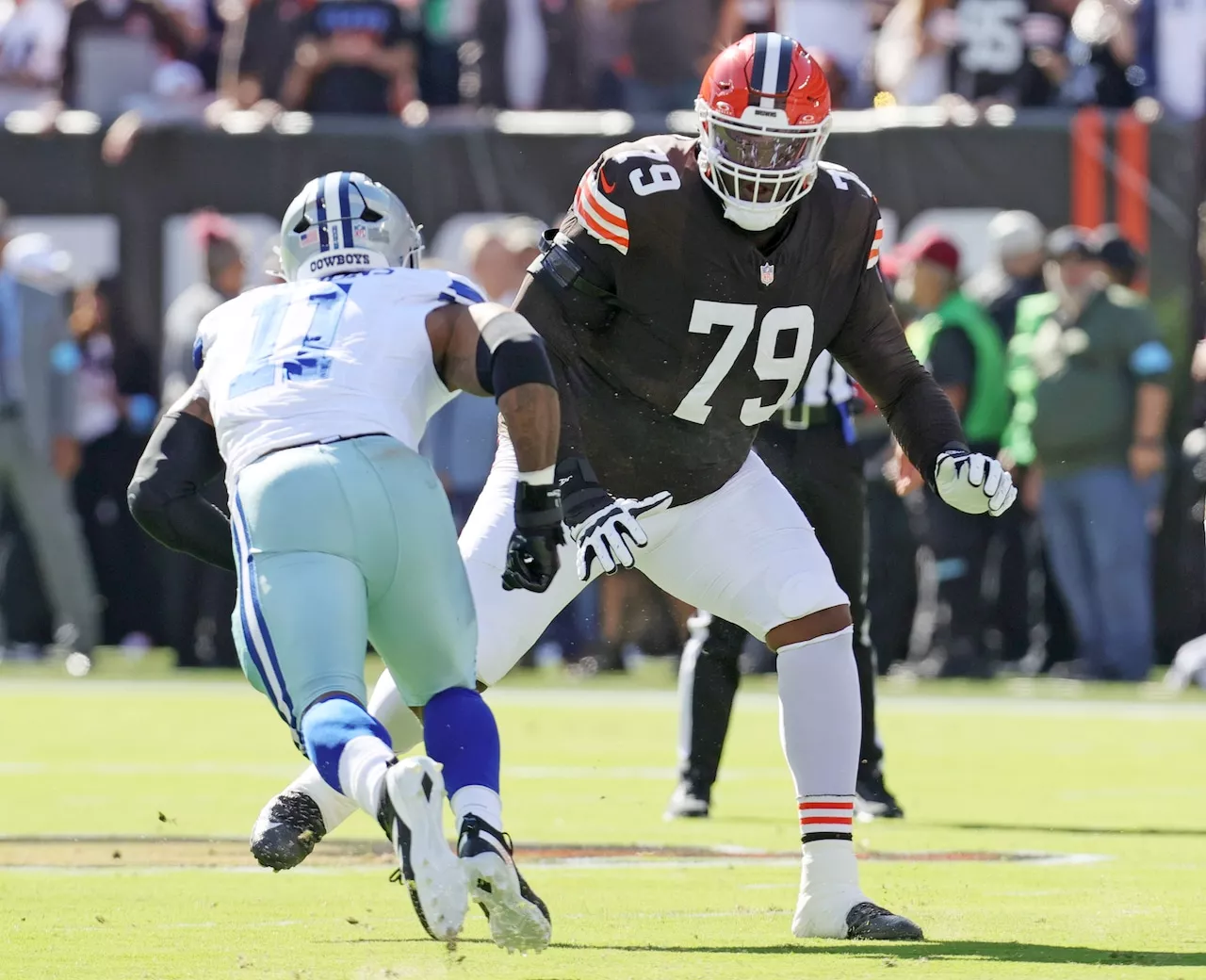 Dawand Jones to start at left tackle, Wyatt Teller back at right guard for the Browns vs. the Ravens