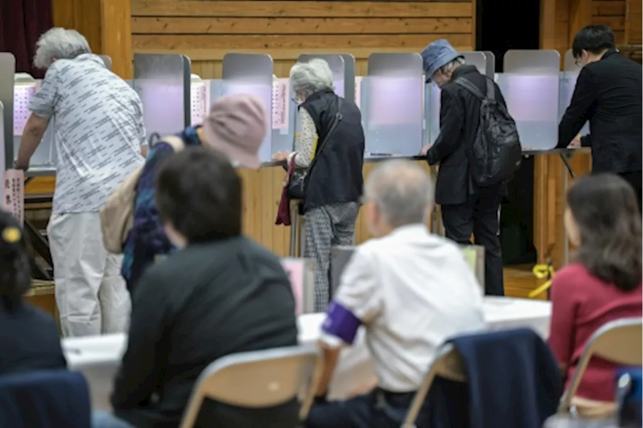 Législatives au Japon: le parti du Premier ministre menacé de perdre sa majorité