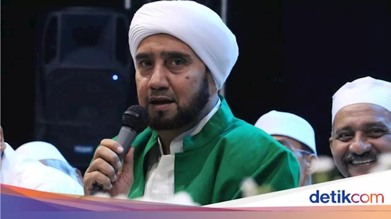 Lirik Sholawat Al-Kaunu Adho'a: Teks Arab, Latin, dan Terjemahannya