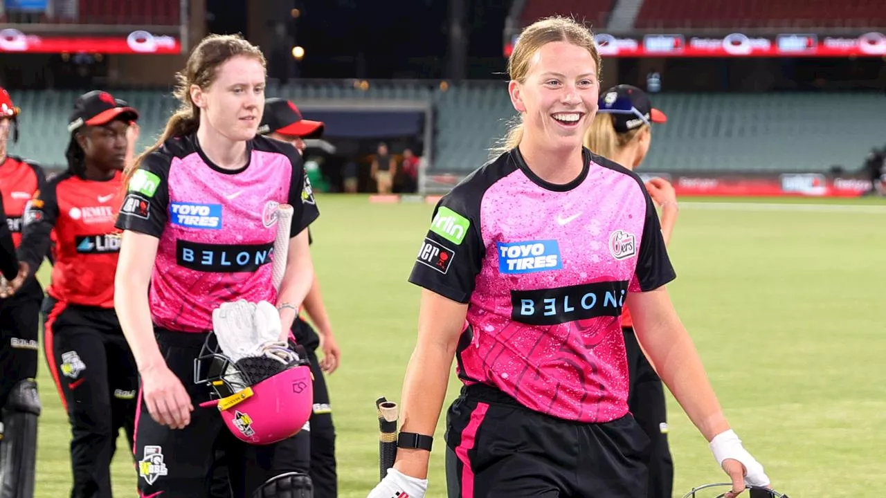 Perfect yorker AND the winning runs! 15yo’s incredible debut stuns cricket world: WBBL Wrap