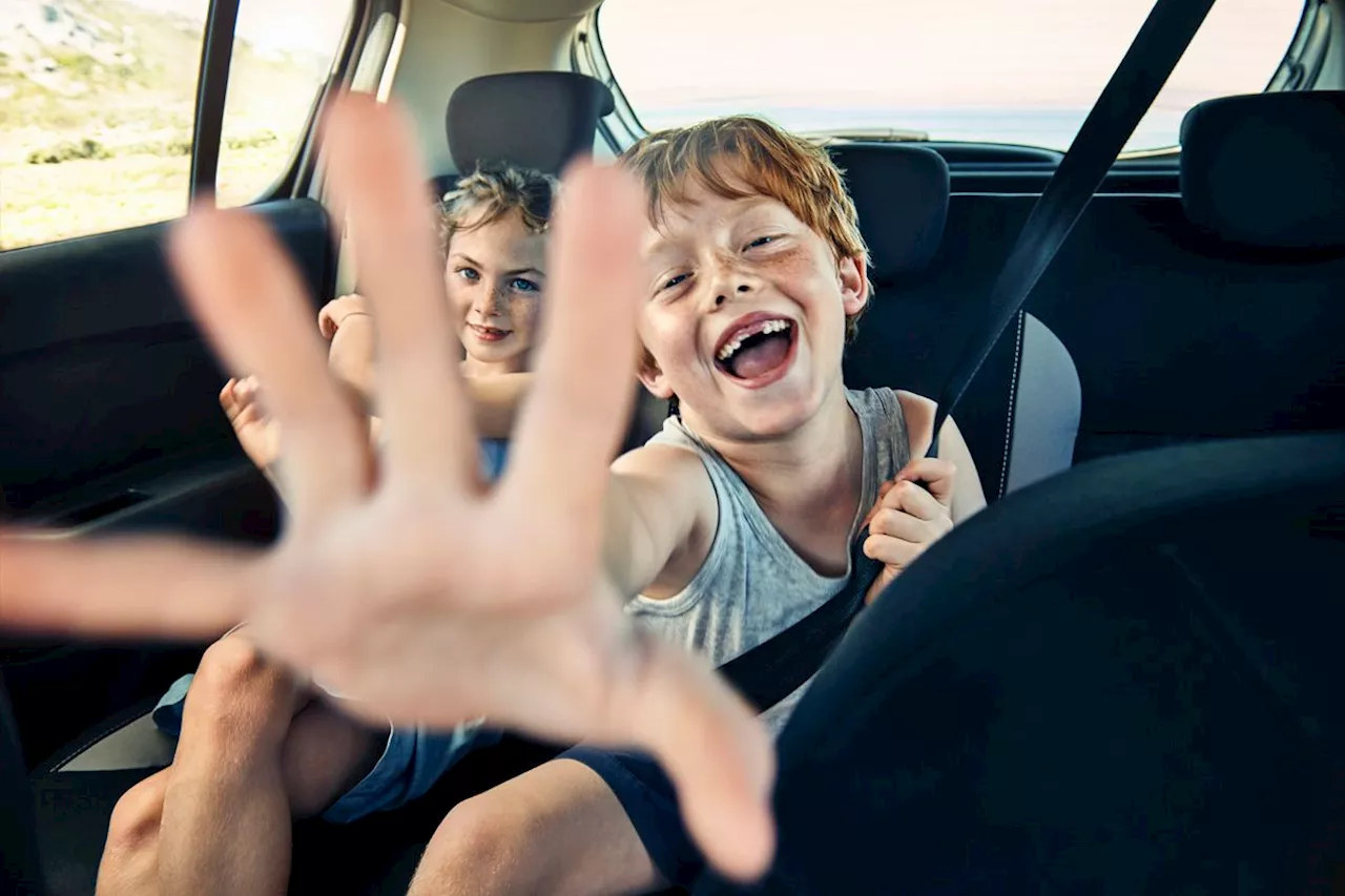 Eltern-Wissen: Ab wann dürfen Kinder im Auto vorne sitzen?