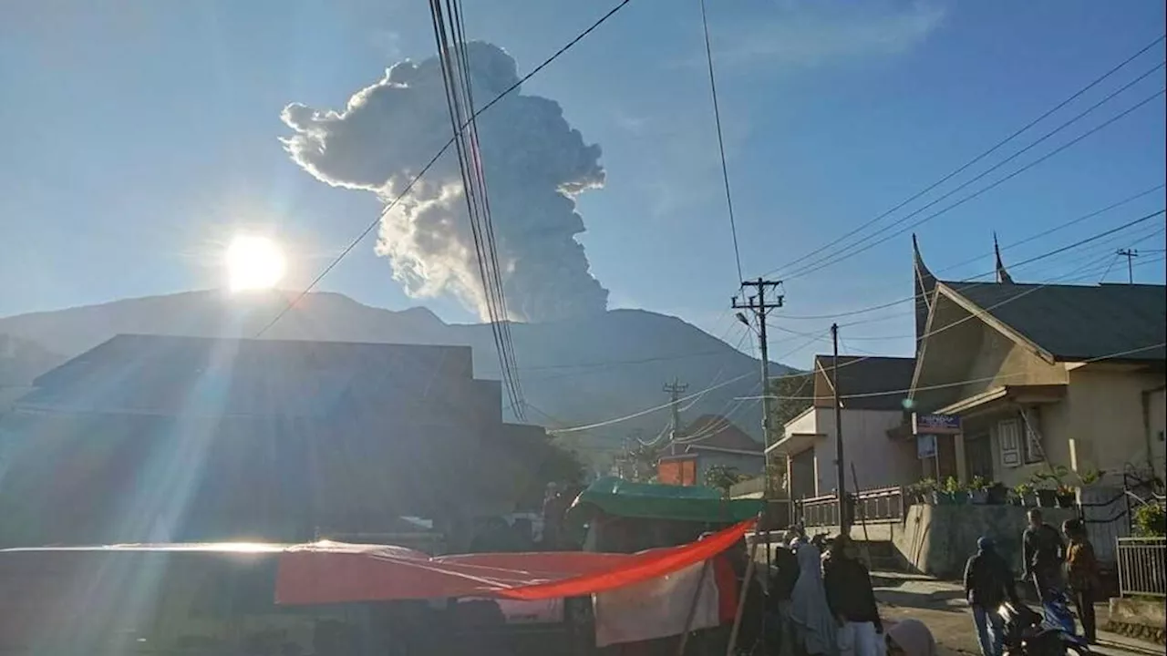 Gunung Marapi Erupsi Lagi, Kolom Abu Capai 2 Kilometer