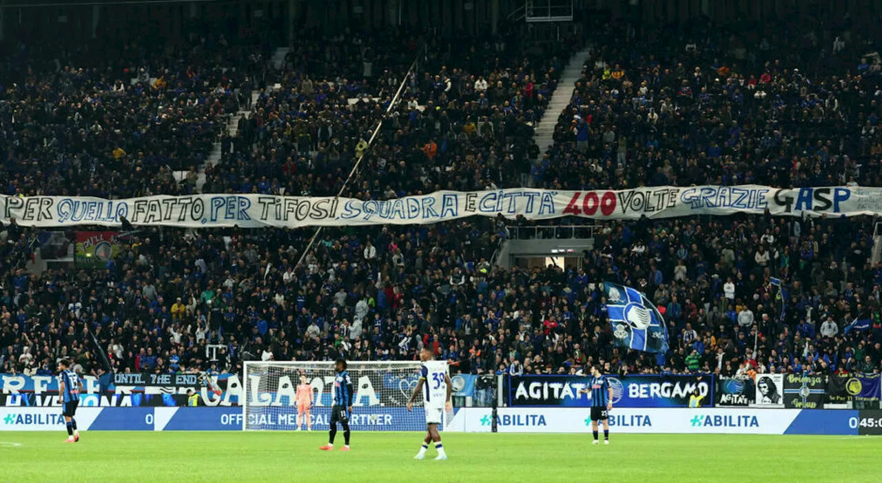 Gasperini festeggia 400 panchine con l'Atalanta: «Grato ai tifosi per il bellissimo striscione»